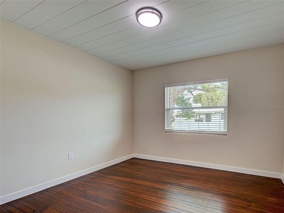 For Sale: $525,000 (2 beds, 1 baths, 837 Square Feet)