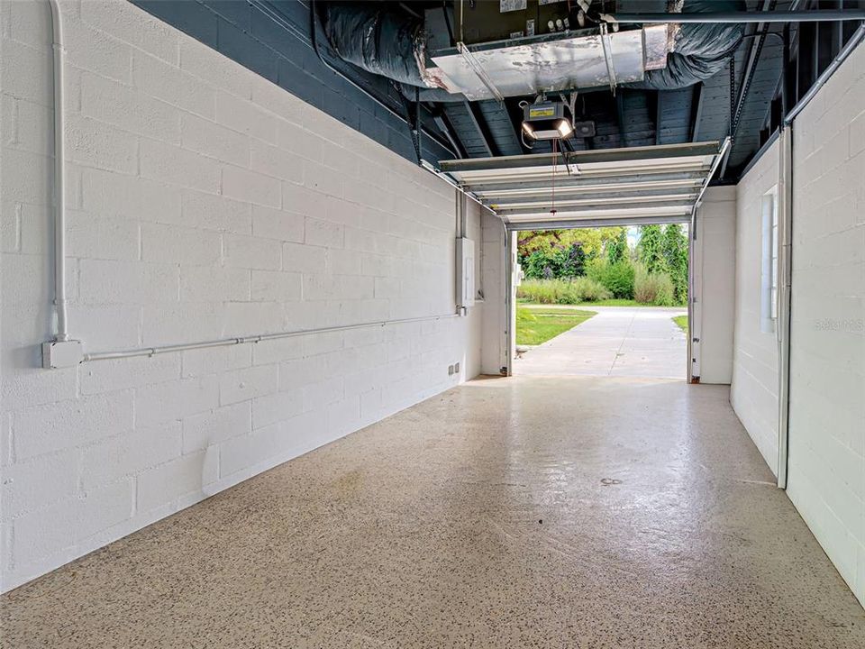 For Sale: $525,000 (2 beds, 1 baths, 837 Square Feet)