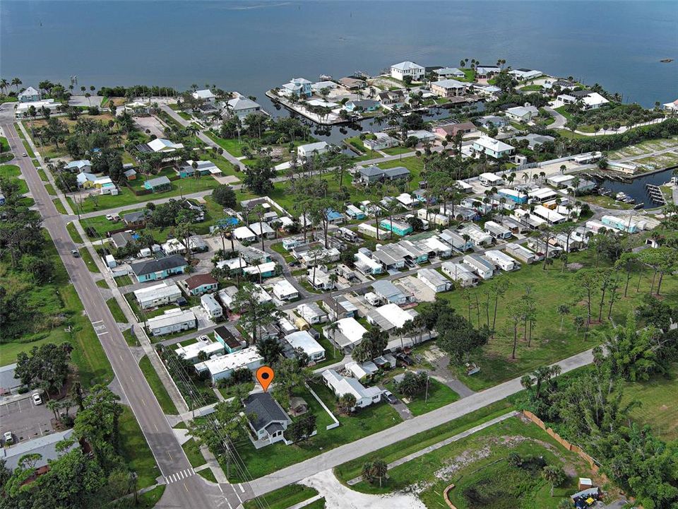 For Sale: $525,000 (2 beds, 1 baths, 837 Square Feet)