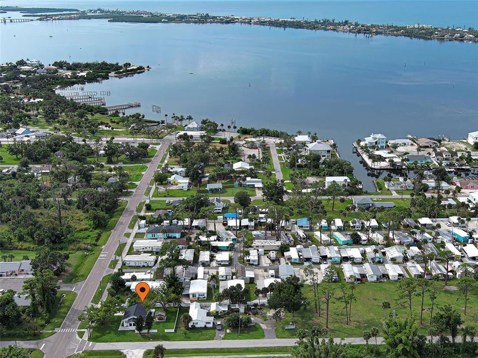 For Sale: $525,000 (2 beds, 1 baths, 837 Square Feet)