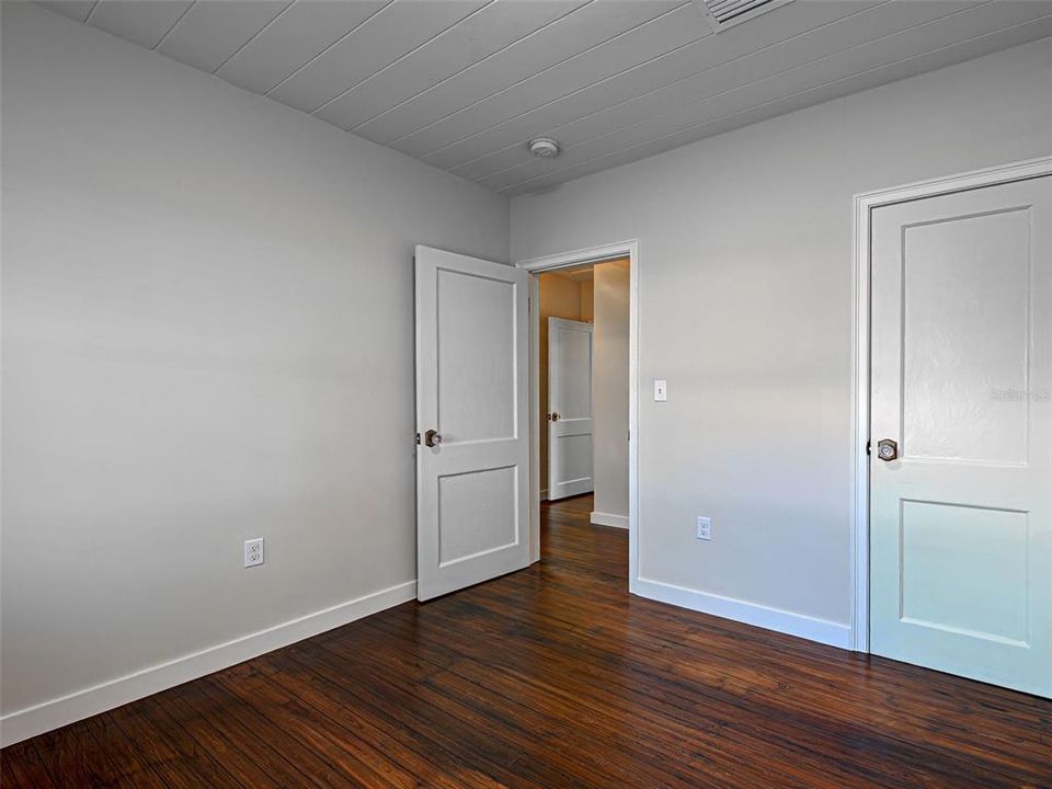 For Sale: $525,000 (2 beds, 1 baths, 837 Square Feet)