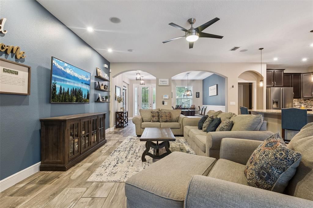 合同活跃: $515,000 (4 贝兹, 2 浴室, 2485 平方英尺)