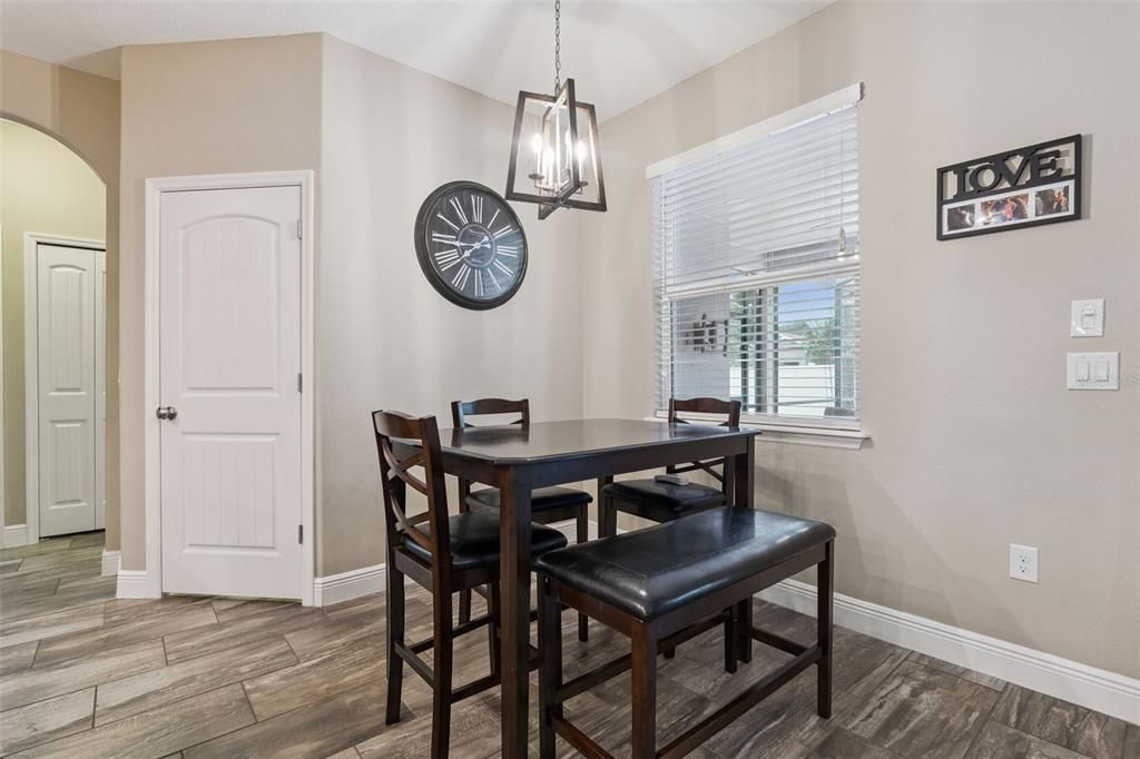 合同活跃: $515,000 (4 贝兹, 2 浴室, 2485 平方英尺)