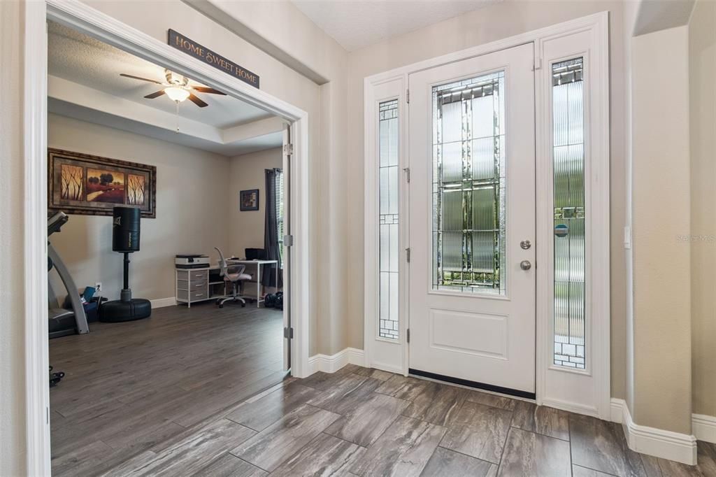 合同活跃: $515,000 (4 贝兹, 2 浴室, 2485 平方英尺)