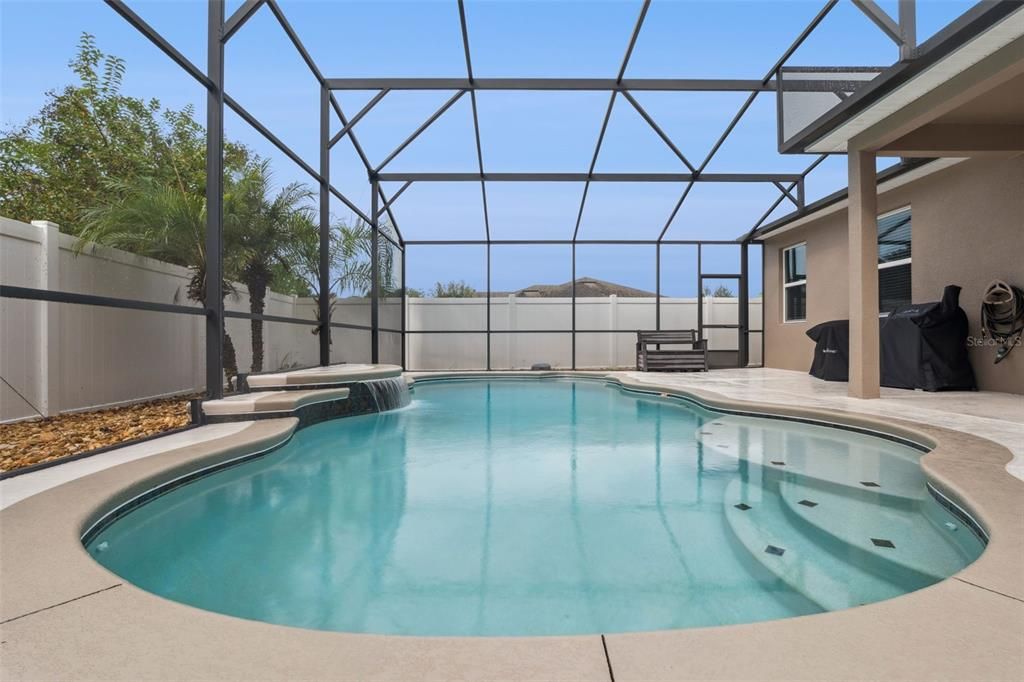 合同活跃: $515,000 (4 贝兹, 2 浴室, 2485 平方英尺)