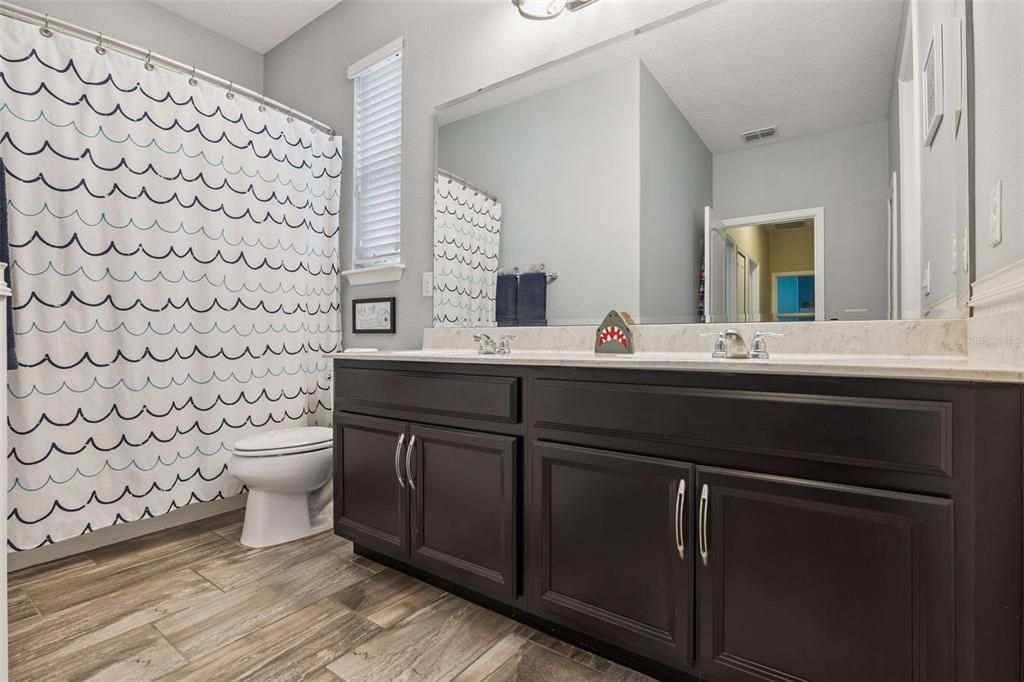 合同活跃: $515,000 (4 贝兹, 2 浴室, 2485 平方英尺)