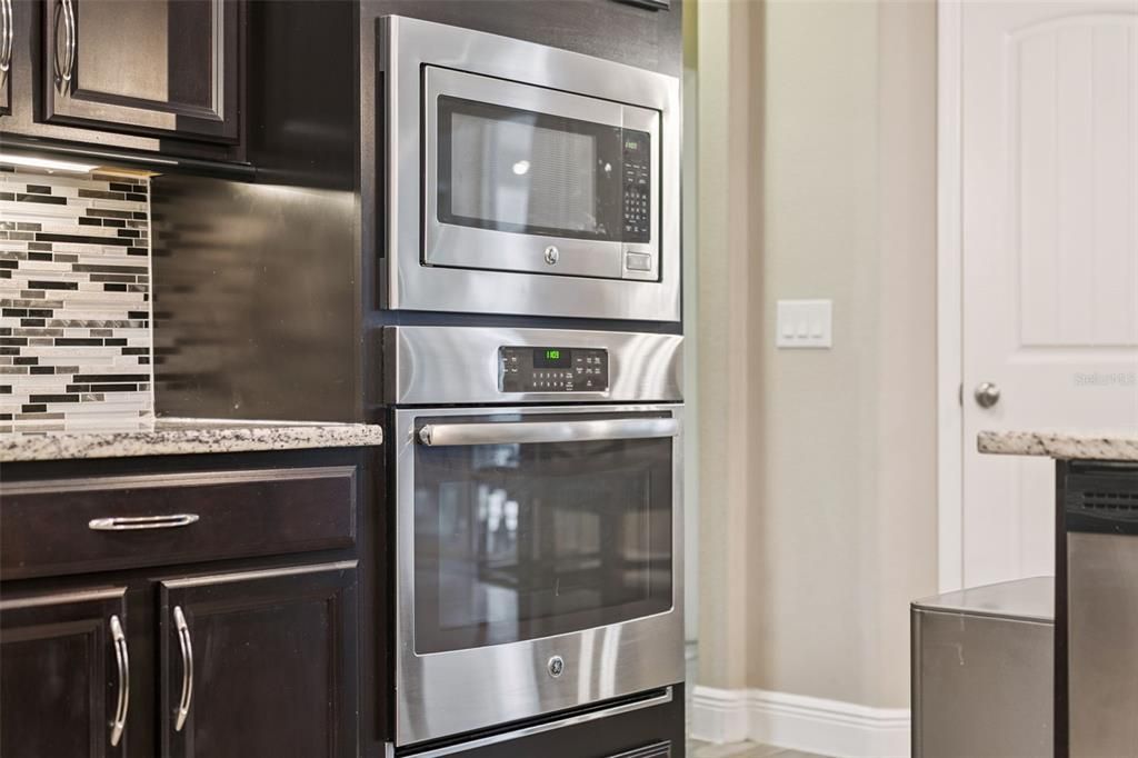 合同活跃: $515,000 (4 贝兹, 2 浴室, 2485 平方英尺)