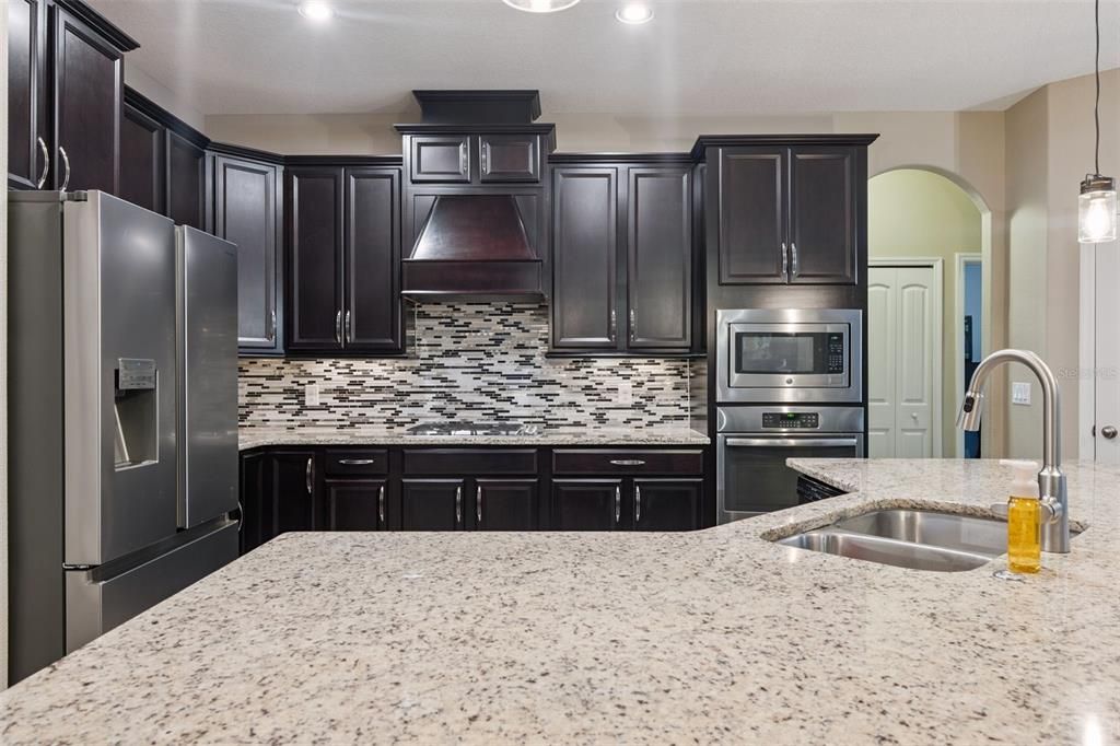 合同活跃: $515,000 (4 贝兹, 2 浴室, 2485 平方英尺)