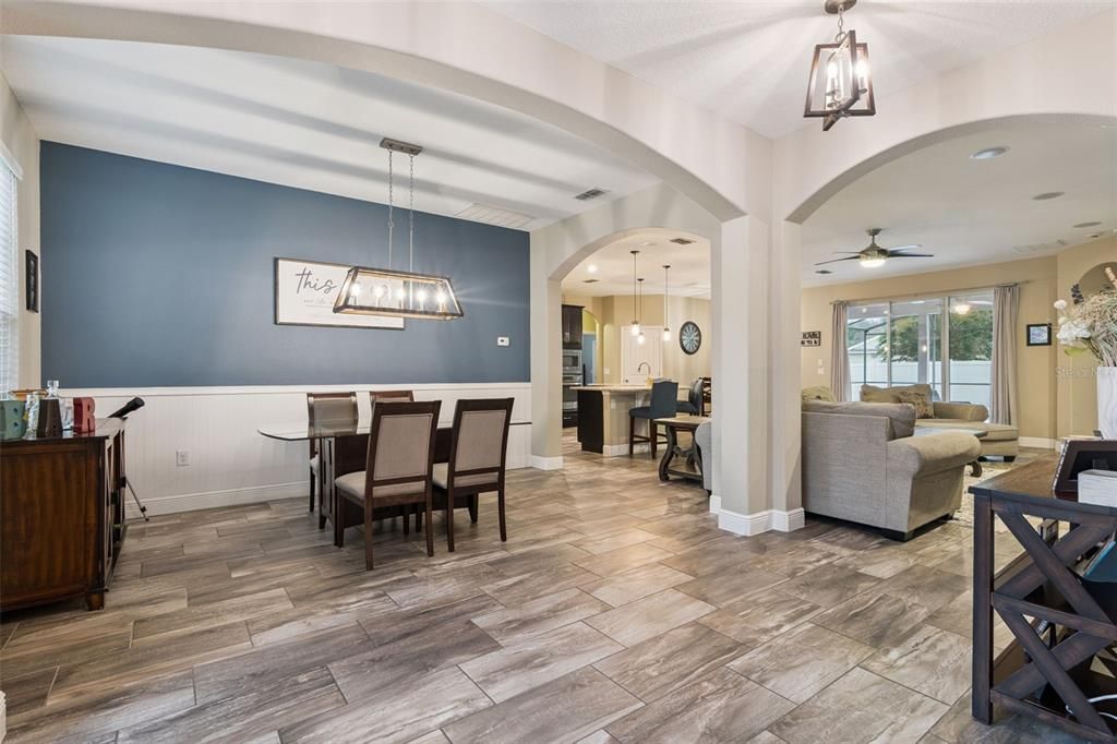 合同活跃: $515,000 (4 贝兹, 2 浴室, 2485 平方英尺)