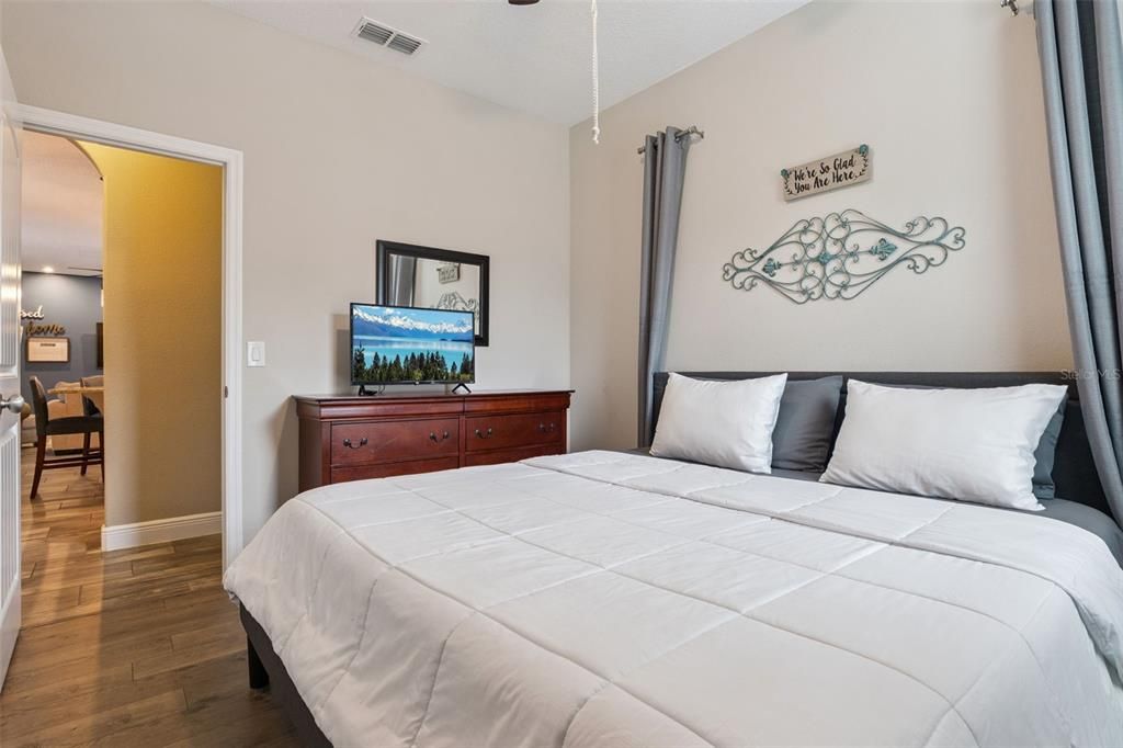 合同活跃: $515,000 (4 贝兹, 2 浴室, 2485 平方英尺)