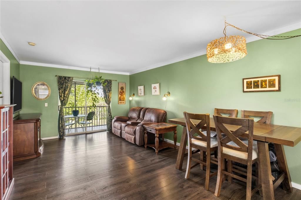 Activo con contrato: $134,900 (2 camas, 2 baños, 897 Pies cuadrados)