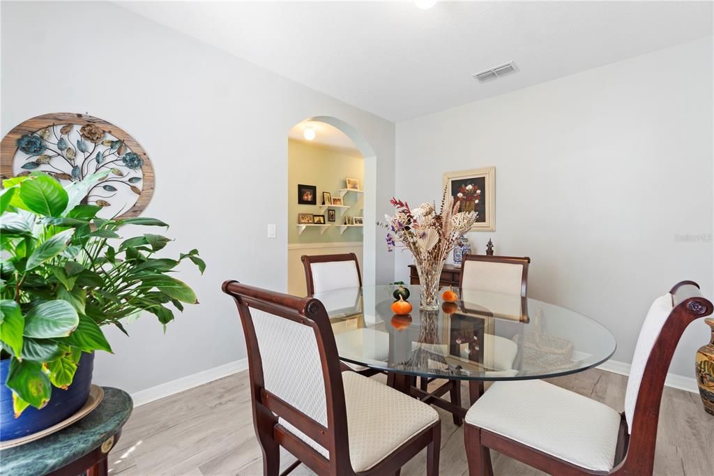 Под контрактом: $300,000 (3 спален, 2 ванн, 1576 Квадратных фут)