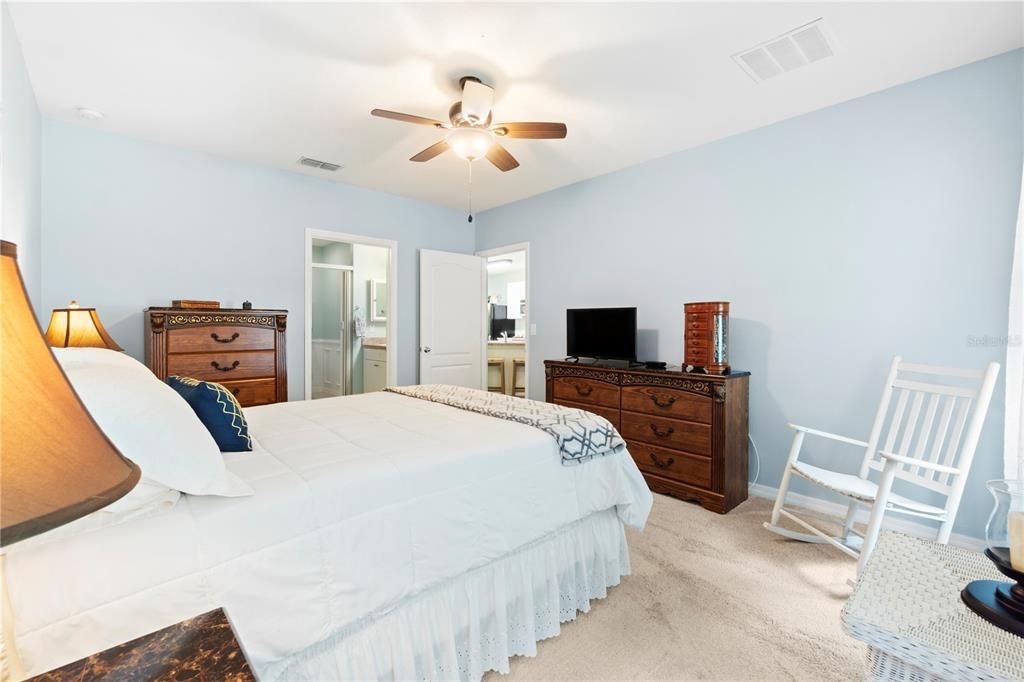 Под контрактом: $300,000 (3 спален, 2 ванн, 1576 Квадратных фут)