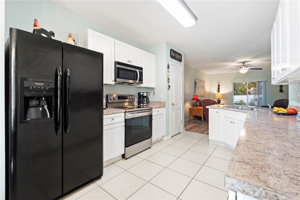 Под контрактом: $300,000 (3 спален, 2 ванн, 1576 Квадратных фут)