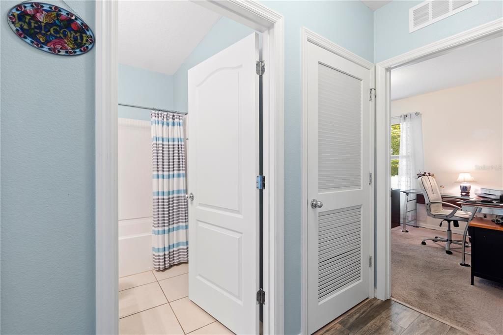 Под контрактом: $300,000 (3 спален, 2 ванн, 1576 Квадратных фут)