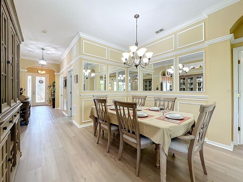 Под контрактом: $359,900 (3 спален, 2 ванн, 1946 Квадратных фут)