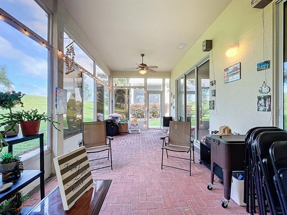 Под контрактом: $359,900 (3 спален, 2 ванн, 1946 Квадратных фут)