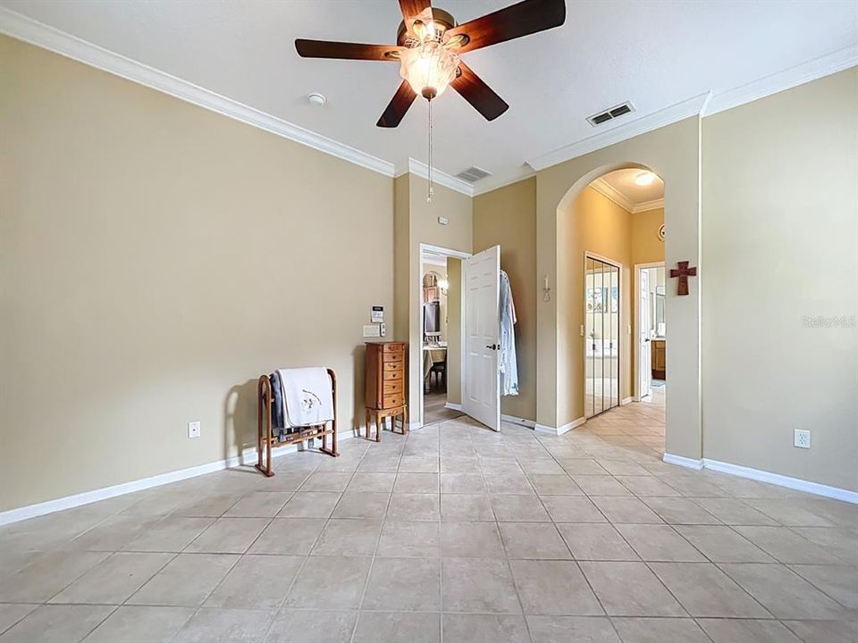 Под контрактом: $359,900 (3 спален, 2 ванн, 1946 Квадратных фут)