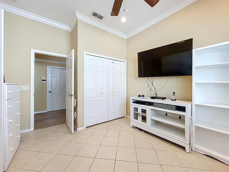 Под контрактом: $359,900 (3 спален, 2 ванн, 1946 Квадратных фут)