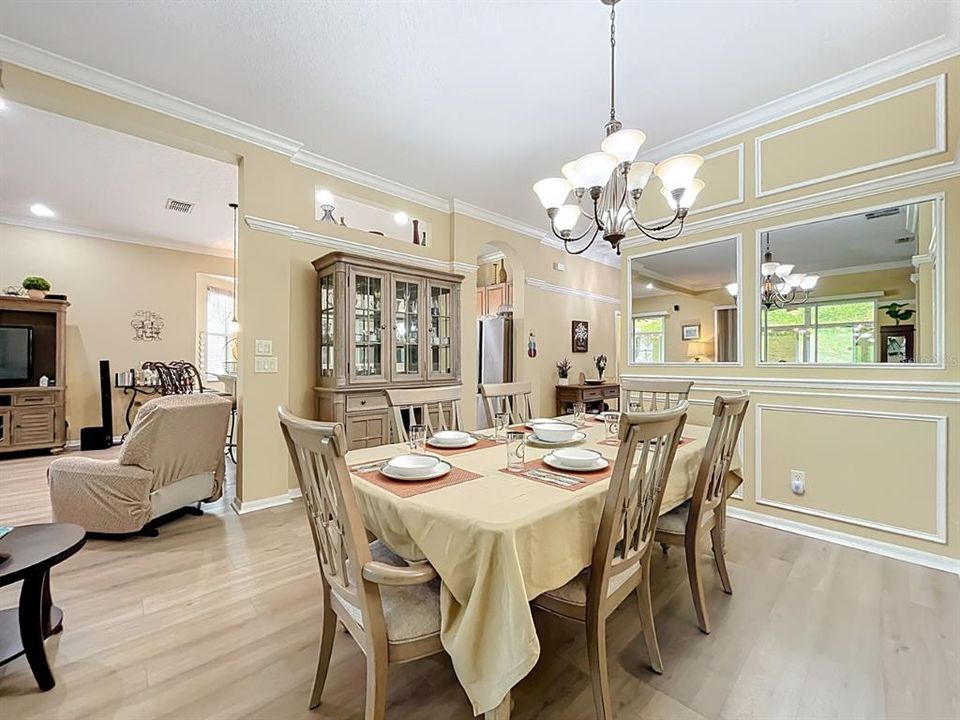 Под контрактом: $359,900 (3 спален, 2 ванн, 1946 Квадратных фут)