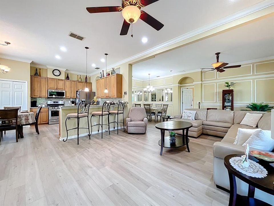 Под контрактом: $359,900 (3 спален, 2 ванн, 1946 Квадратных фут)