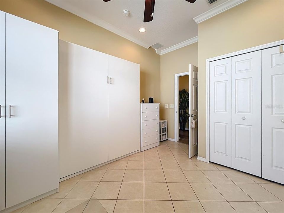 Под контрактом: $359,900 (3 спален, 2 ванн, 1946 Квадратных фут)