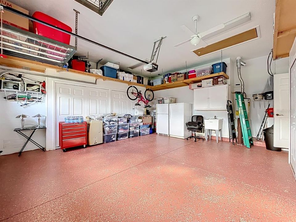 Под контрактом: $359,900 (3 спален, 2 ванн, 1946 Квадратных фут)