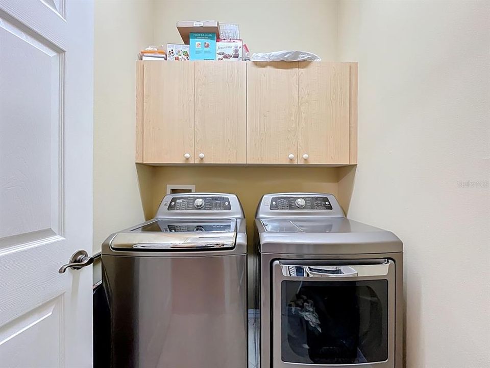 Под контрактом: $359,900 (3 спален, 2 ванн, 1946 Квадратных фут)