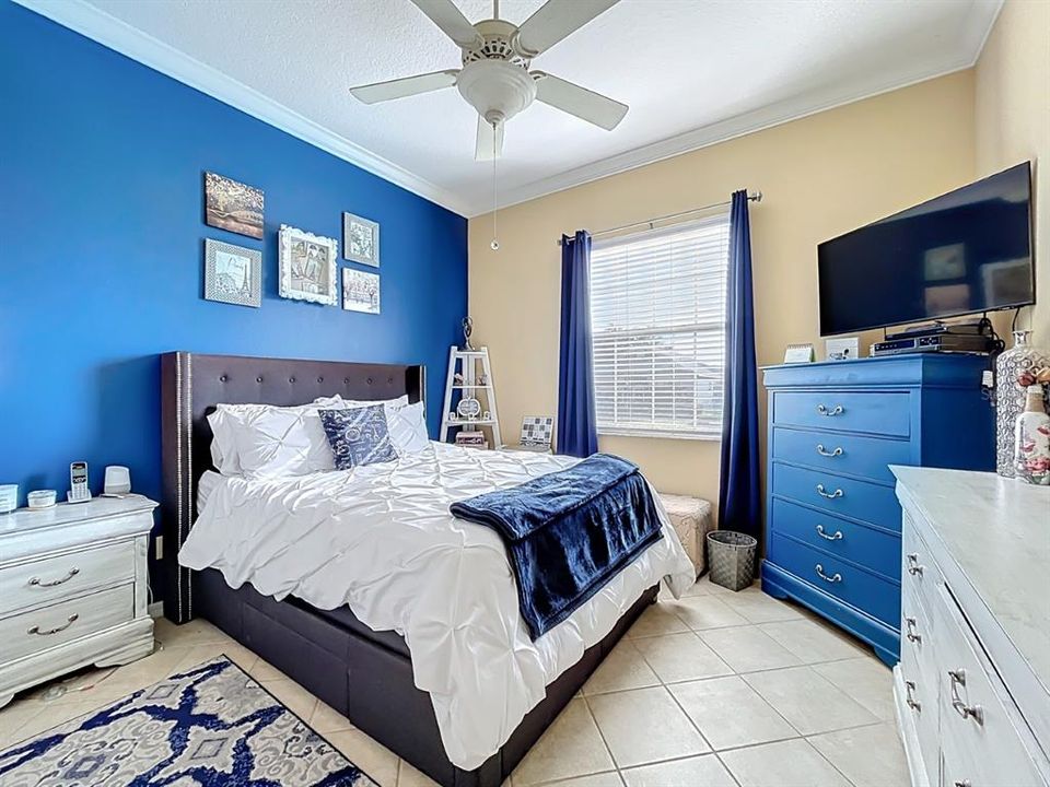 Под контрактом: $359,900 (3 спален, 2 ванн, 1946 Квадратных фут)