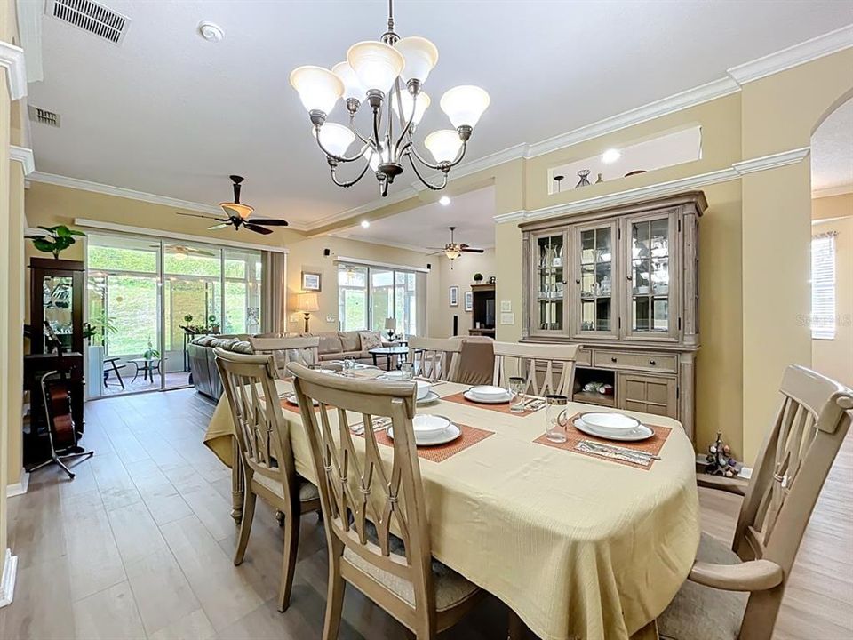 Под контрактом: $359,900 (3 спален, 2 ванн, 1946 Квадратных фут)