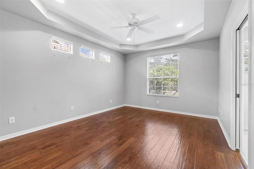 合同活跃: $2,600 (4 贝兹, 2 浴室, 1855 平方英尺)