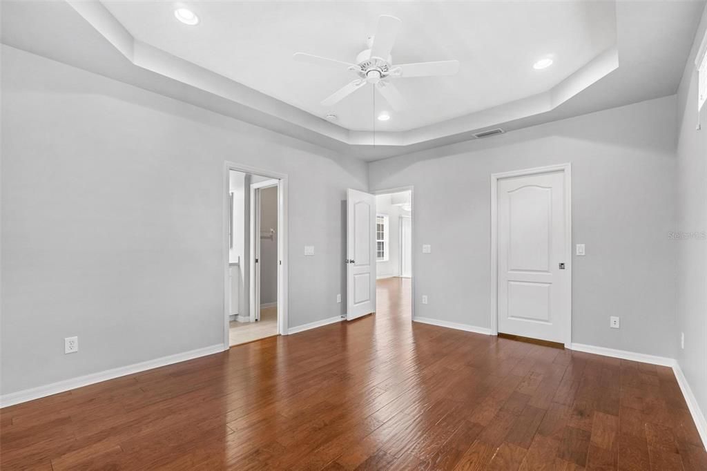 合同活跃: $2,600 (4 贝兹, 2 浴室, 1855 平方英尺)