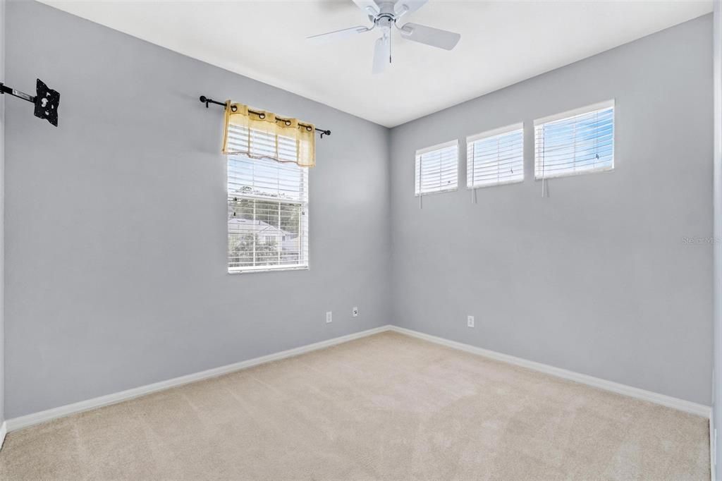 合同活跃: $2,600 (4 贝兹, 2 浴室, 1855 平方英尺)