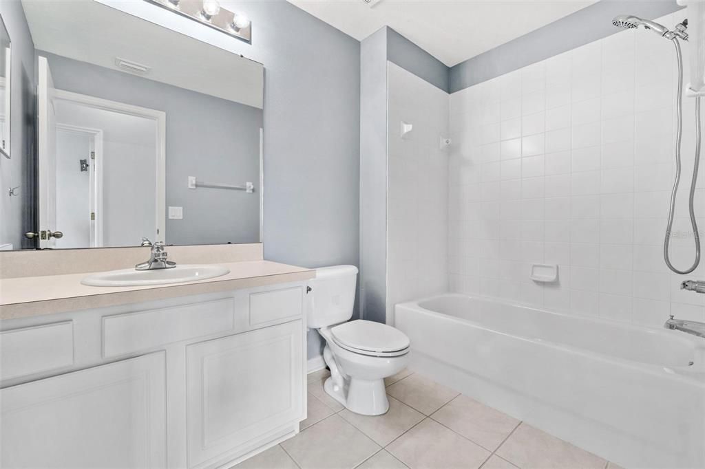 合同活跃: $2,600 (4 贝兹, 2 浴室, 1855 平方英尺)