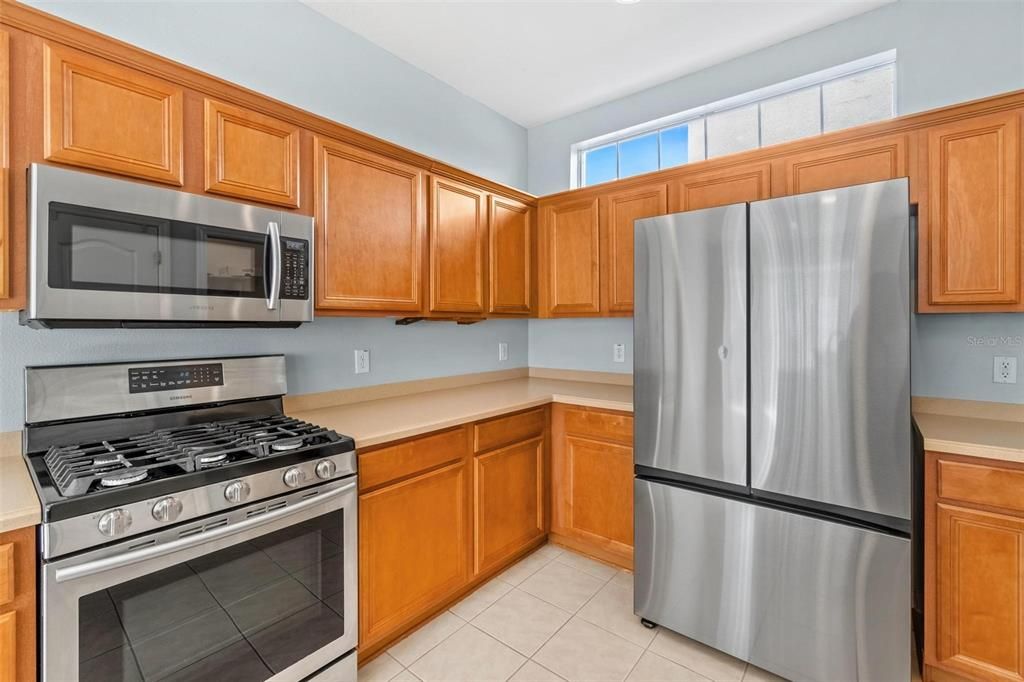 合同活跃: $2,600 (4 贝兹, 2 浴室, 1855 平方英尺)