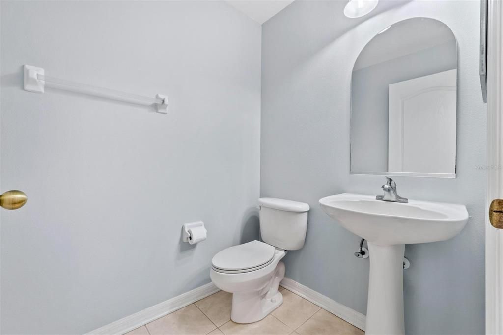 合同活跃: $2,600 (4 贝兹, 2 浴室, 1855 平方英尺)