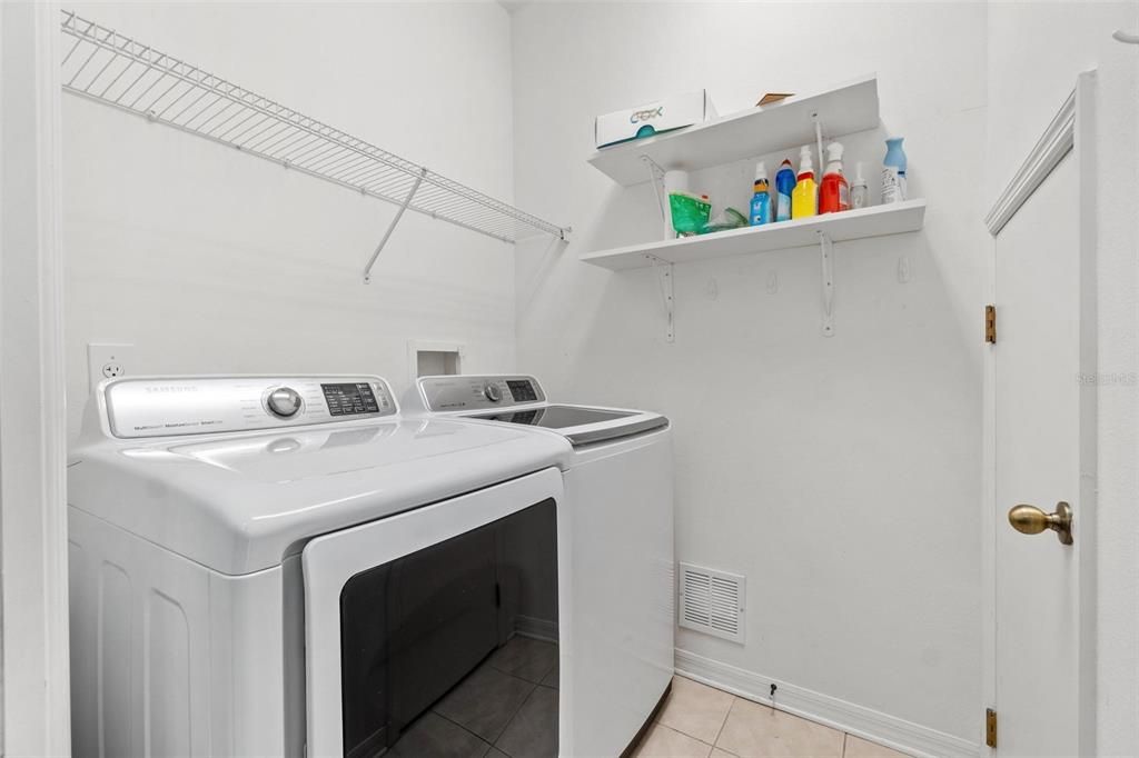 合同活跃: $2,600 (4 贝兹, 2 浴室, 1855 平方英尺)