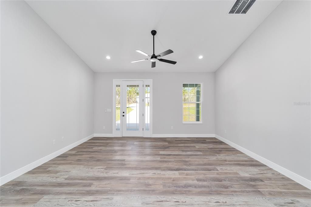 For Rent: $2,000 (3 beds, 2 baths, 1640 Square Feet)