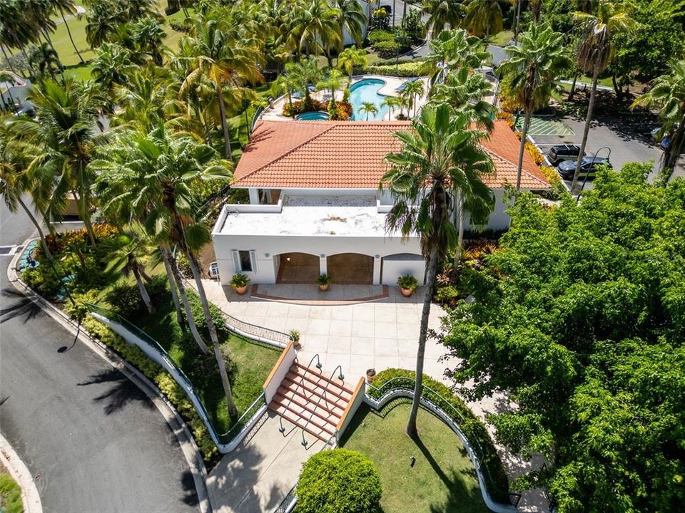 For Sale: $585,000 (2 beds, 2 baths, 1772 Square Feet)