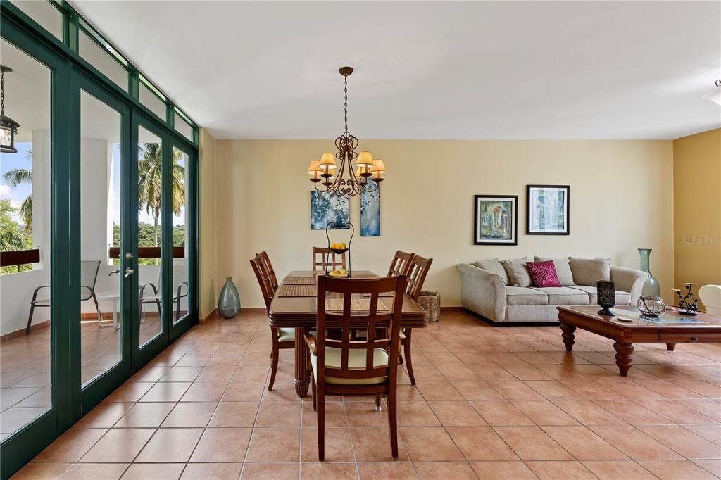 For Sale: $585,000 (2 beds, 2 baths, 1772 Square Feet)