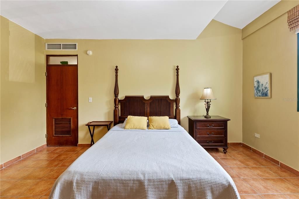 For Sale: $585,000 (2 beds, 2 baths, 1772 Square Feet)