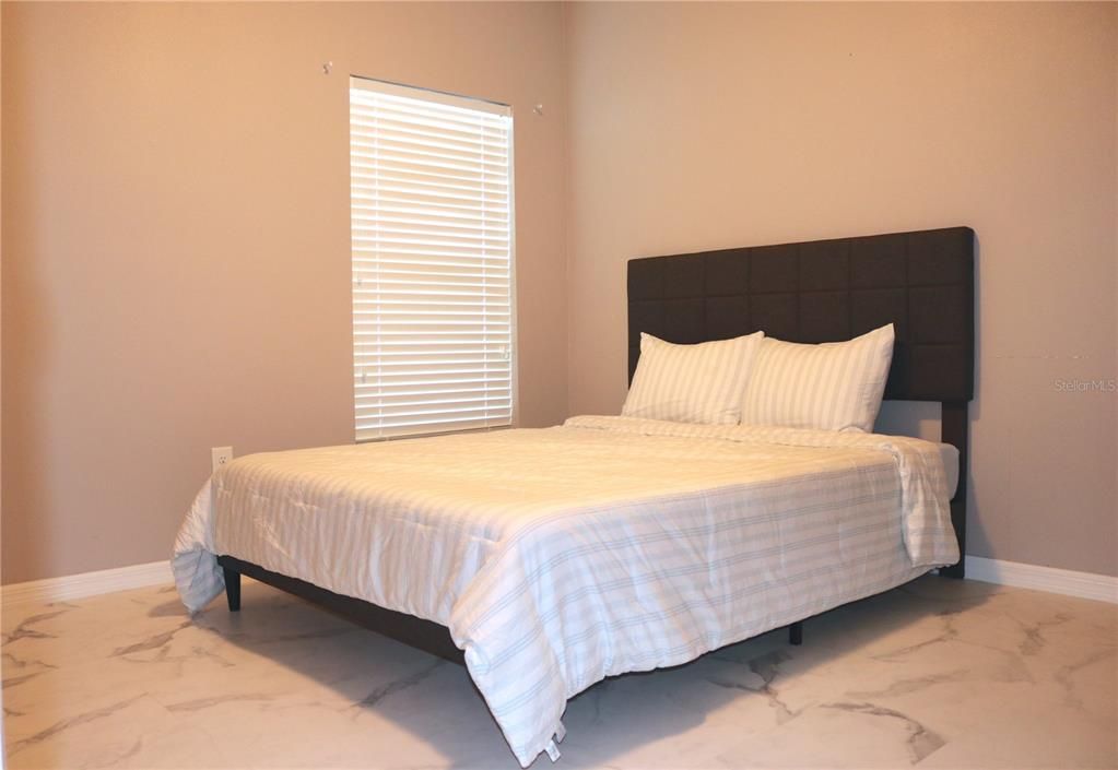 For Rent: $2,200 (3 beds, 2 baths, 1305 Square Feet)