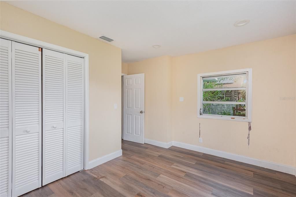 Active With Contract: $174,950 (3 beds, 2 baths, 1340 Square Feet)