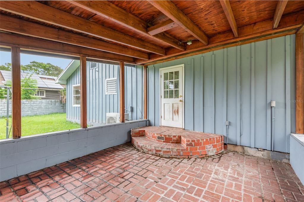 Active With Contract: $174,950 (3 beds, 2 baths, 1340 Square Feet)