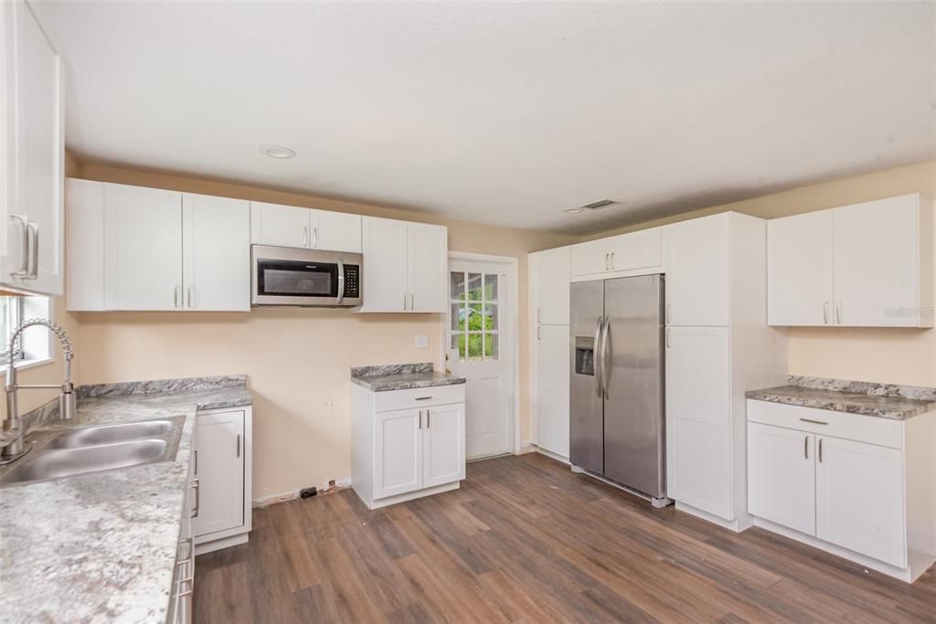 Active With Contract: $174,950 (3 beds, 2 baths, 1340 Square Feet)