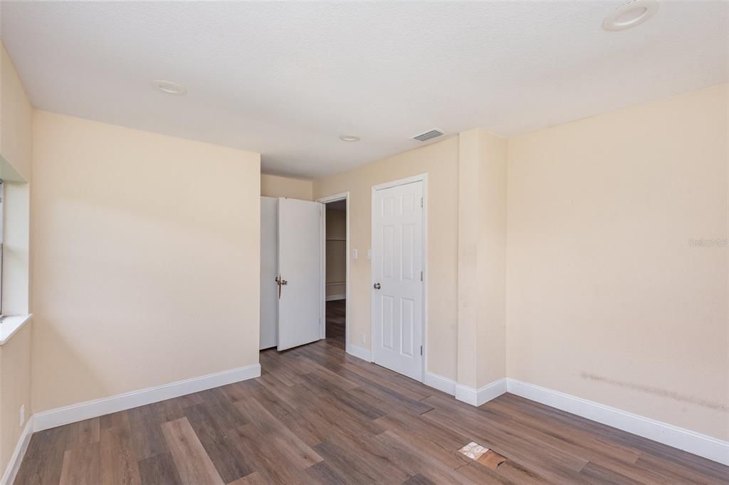 Active With Contract: $174,950 (3 beds, 2 baths, 1340 Square Feet)