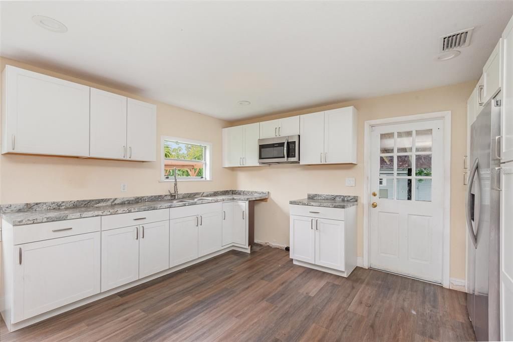 Active With Contract: $174,950 (3 beds, 2 baths, 1340 Square Feet)