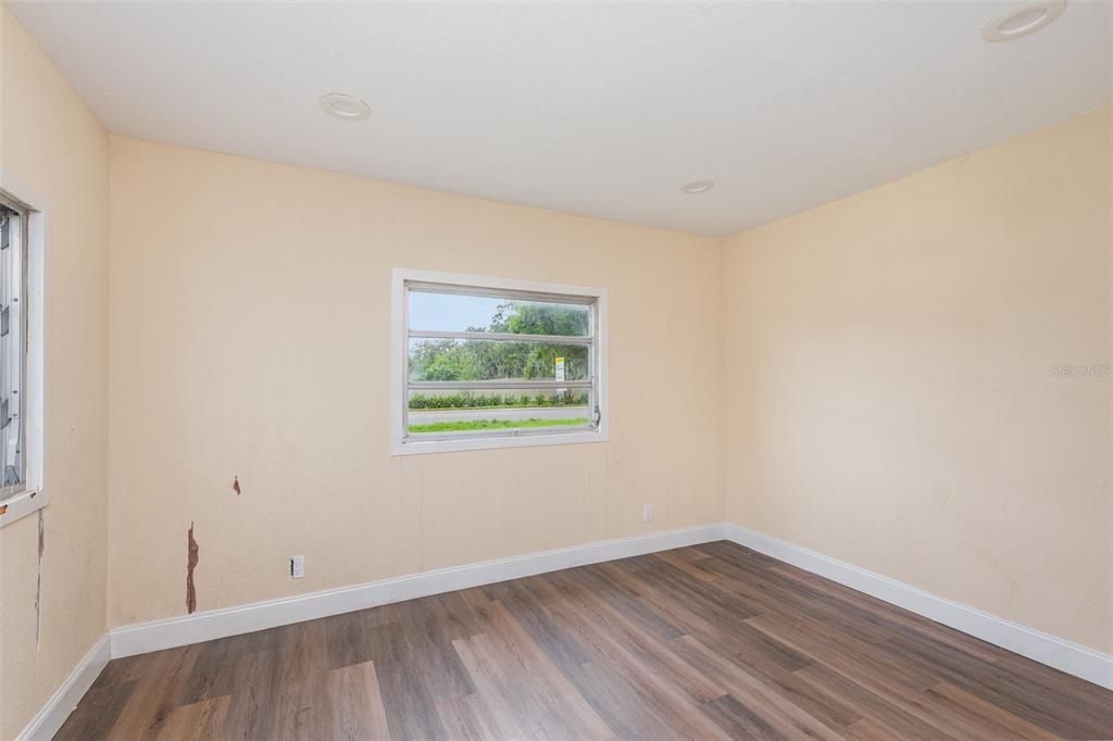 Active With Contract: $174,950 (3 beds, 2 baths, 1340 Square Feet)