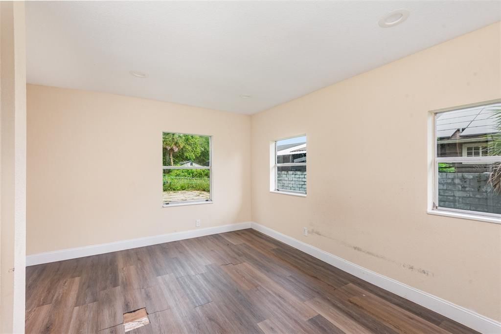 Active With Contract: $174,950 (3 beds, 2 baths, 1340 Square Feet)