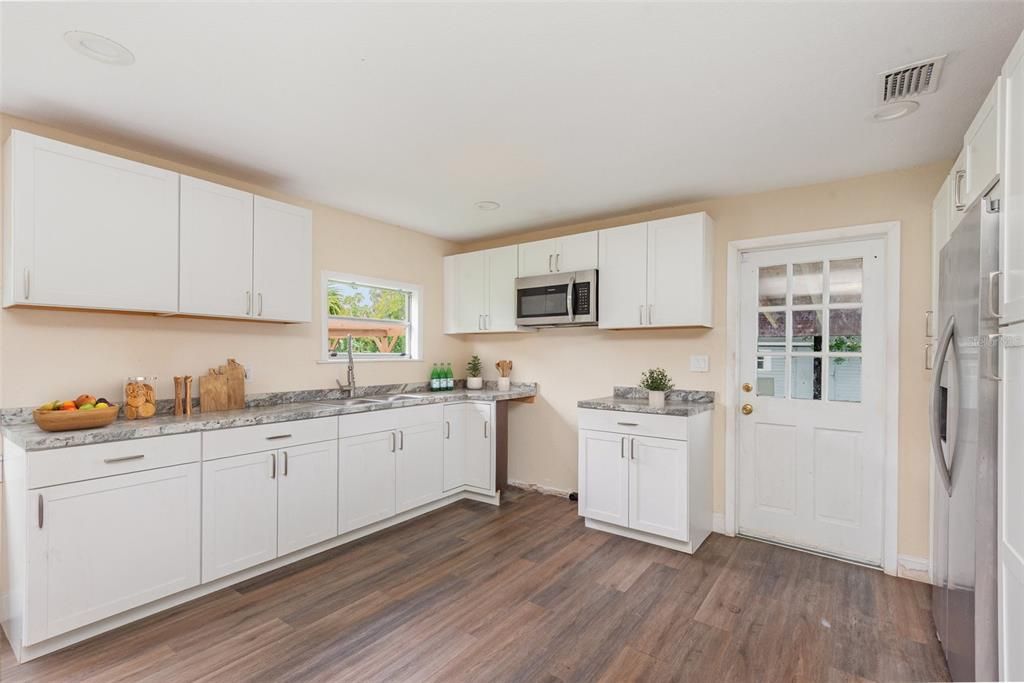 Active With Contract: $174,950 (3 beds, 2 baths, 1340 Square Feet)